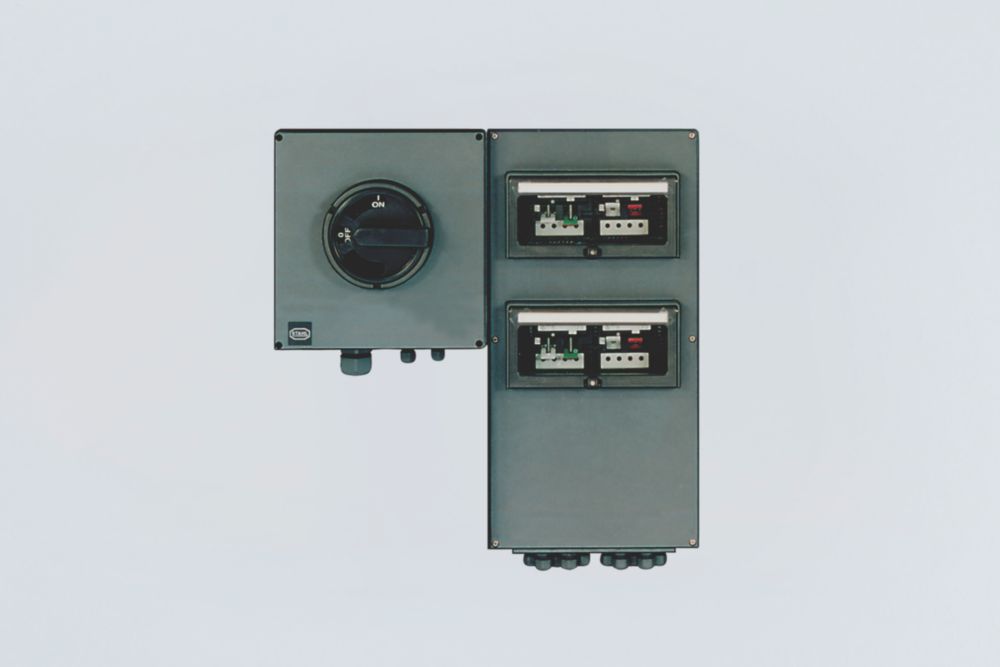 Ex Quadri di distribuzione per circuiti di illuminazione e per sistemi di tracciatura standard serie 8146 R. STAHL